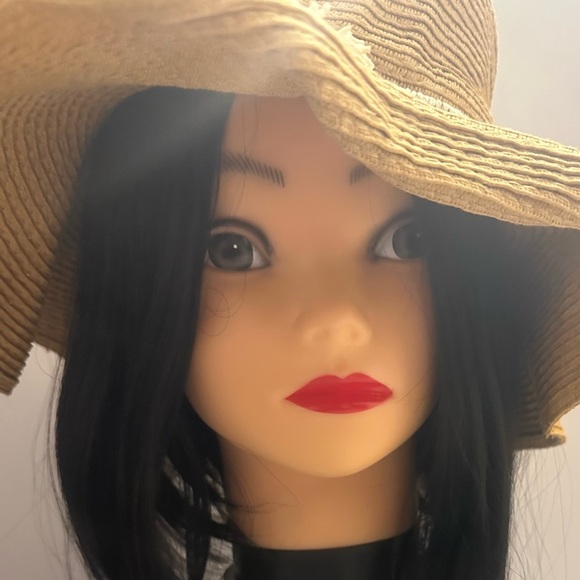 New Wig! Sleek Black Bob Wig, Can Be Worn to the Side or in the Middle. - Picture 8 of 11